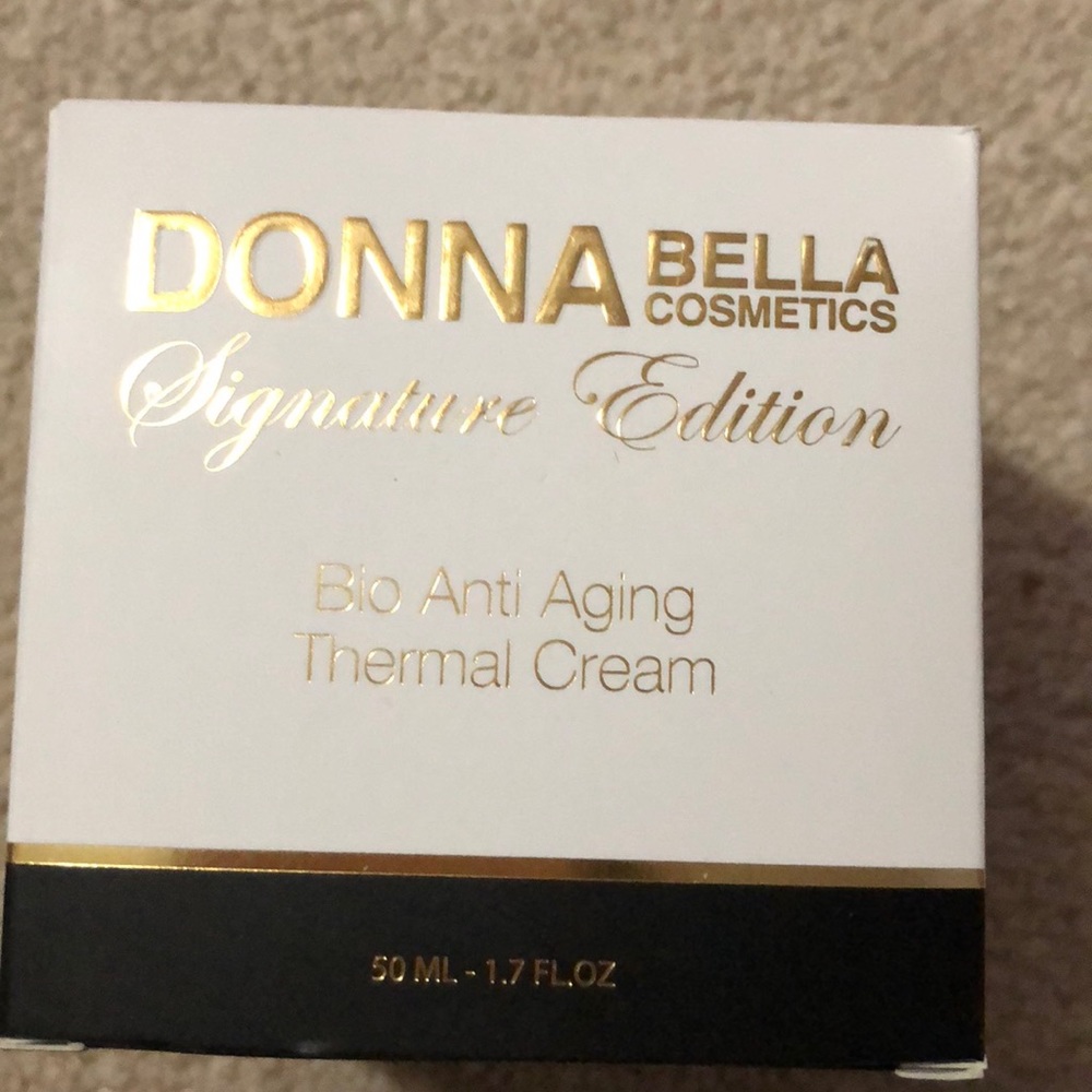 Cosmetics - Picture 2 of 4